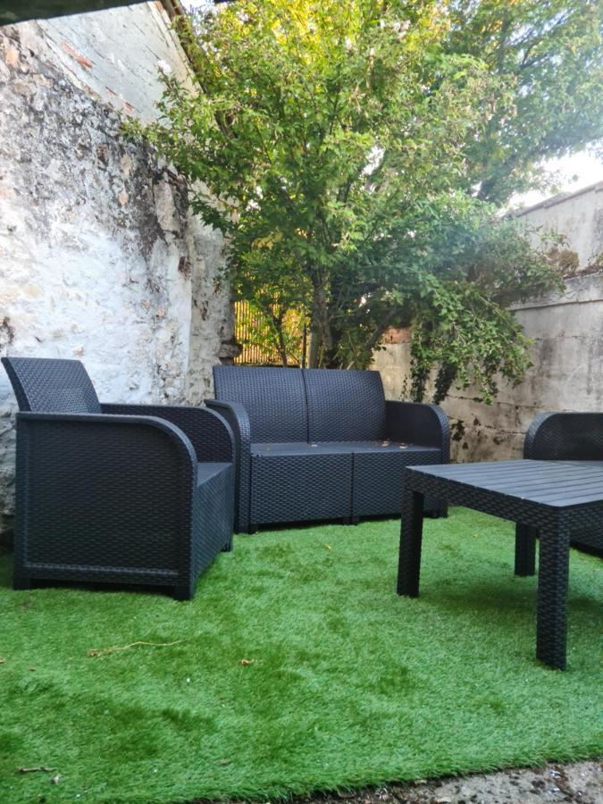 Logement Entier Situe A Taponnat Fleurignac. Buitenkant foto